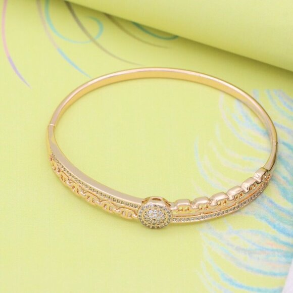 Rose Gold Bangle with Chain-Inspired Band and Round Stone Center, XPBL0560 - Picture 2 of 12